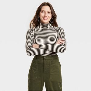 NWT Universal Thread Target Black Cream Striped Turtleneck XS